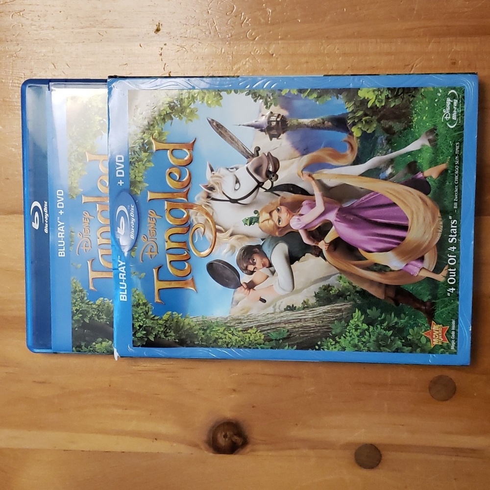 Disney Tangled 2 set DVD/ BLU-RAY